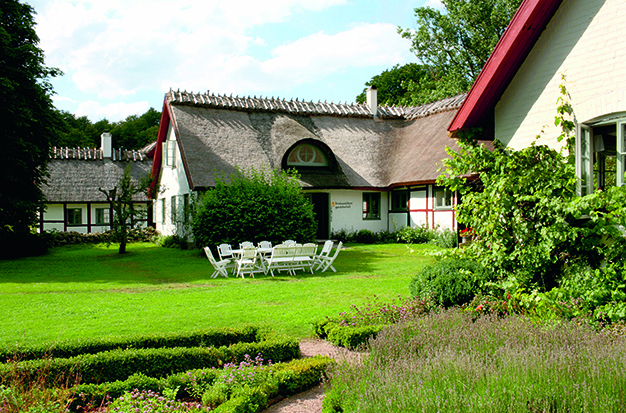 Mötas & bo på Österlen – från resort till B&B